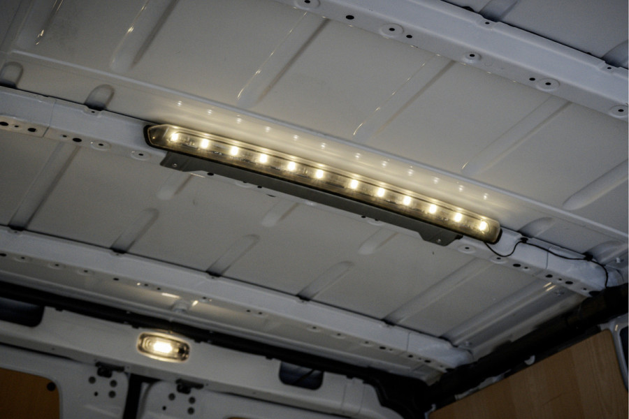 Mercedes-Benz Sprinter 317 CDI | L3H2 | Automaat met Flippers | MBUX | Camera | Climate | Cruise | PDC | Euro 6 Mercedes-Benz Sprinter 317 CDI | L3H2 | Automaat met Flippers | MBUX | Camera | Climate | Cruise | PDC | Euro 6