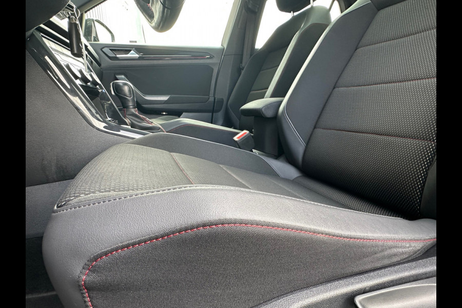 Volkswagen T-Roc 1.5 TSI Sport VIRTUAL/PANO/NAVI