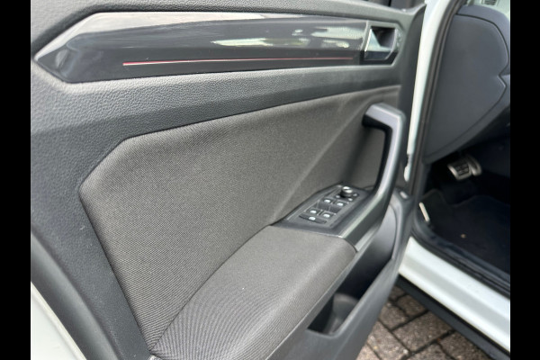 Volkswagen T-Roc 1.5 TSI Sport VIRTUAL/PANO/NAVI