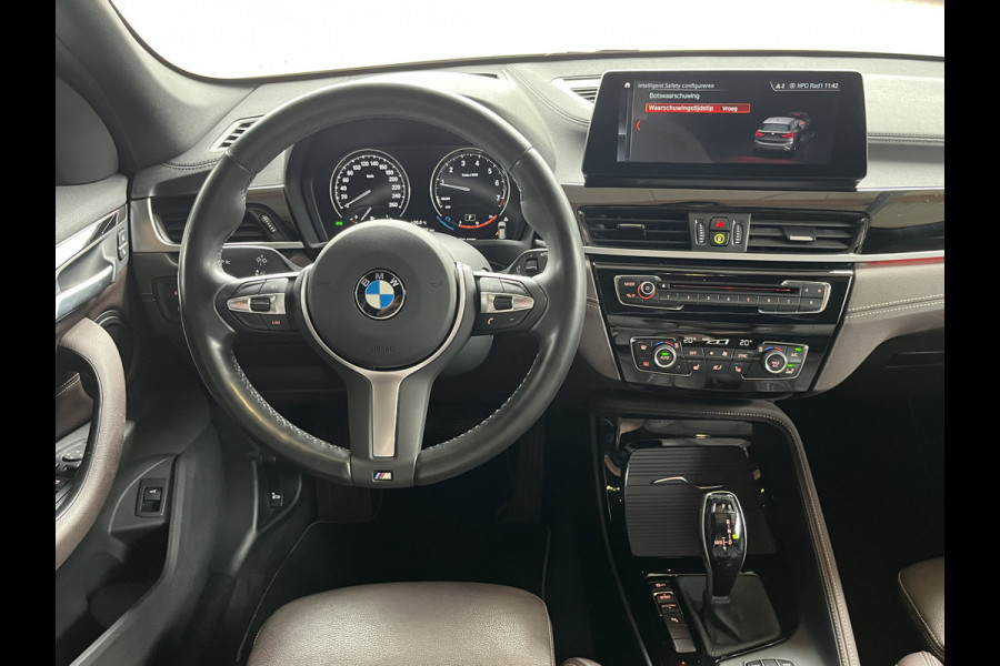 BMW X1 sDrive20i 192PK VDL Nedcar Edition | Pano | Trekhaak | LED | M Sport | Stoelverwarming | Leder | HUD | Elek. achterklep | Camera |