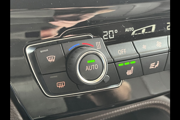 BMW X1 sDrive20i 192PK VDL Nedcar Edition | Pano | Trekhaak | LED | M Sport | Stoelverwarming | Leder | HUD | Elek. achterklep | Camera |