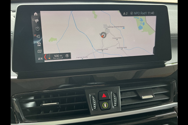 BMW X1 sDrive20i 192PK VDL Nedcar Edition | Pano | Trekhaak | LED | M Sport | Stoelverwarming | Leder | HUD | Elek. achterklep | Camera |