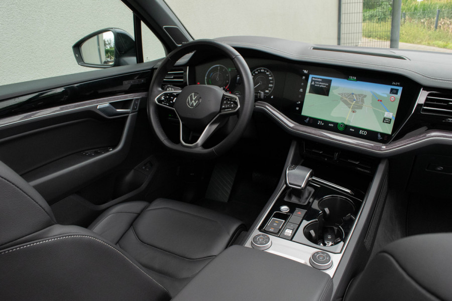 Volkswagen Touareg 3.0 TSI eHybrid 4MOTION / Luchtvering/ Adaptive Cruise Control/ Trekhaak/ Panoramadak/ 280kW (381kW)