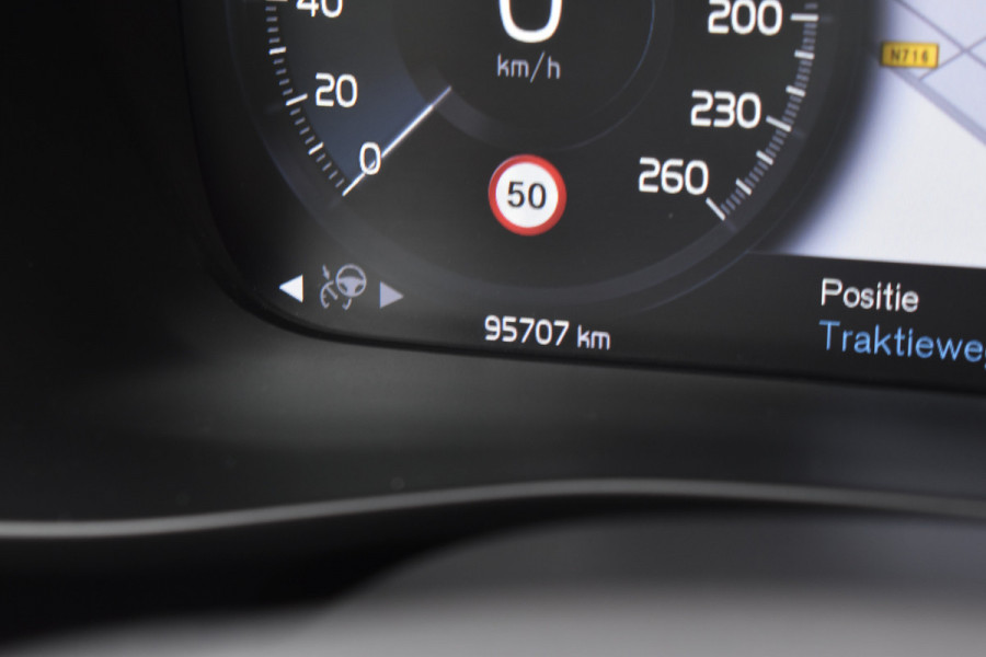 Volvo XC40 T3 165 PK Automaat Momentum Pro Trekhaak | ACC | Camera | Stoel-Stuur verwarming | 18"LMV