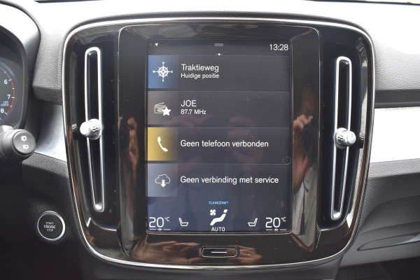 Volvo XC40 T3 165 PK Automaat Momentum Pro Trekhaak | ACC | Camera | Stoel-Stuur verwarming | 18"LMV