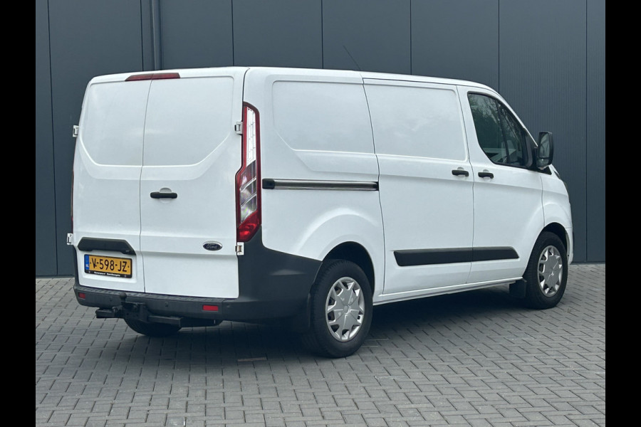 Ford Transit Custom 2.0 TDCI 130 PK / L1H1 / TREND / 2.5 TONS TREKHAAK / AIRCO / CRUISE / NAVI / INRICHTING / 3-ZITS
