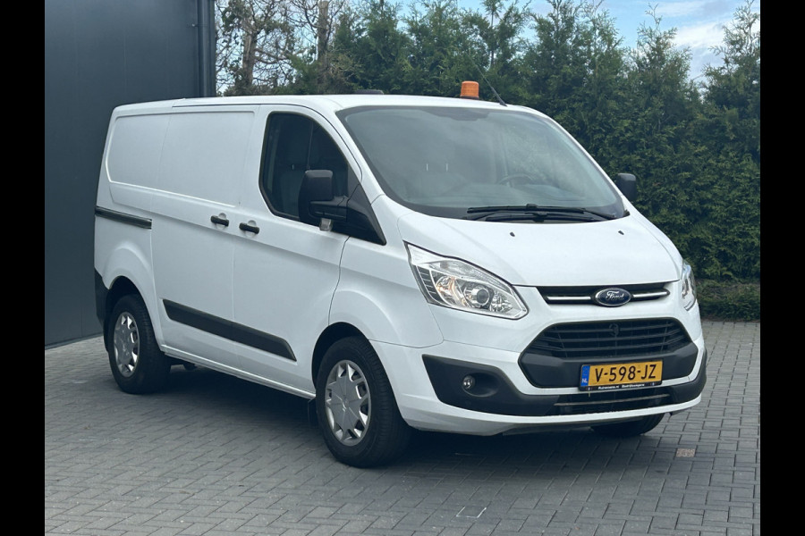 Ford Transit Custom 2.0 TDCI 130 PK / L1H1 / TREND / 2.5 TONS TREKHAAK / AIRCO / CRUISE / NAVI / INRICHTING / 3-ZITS