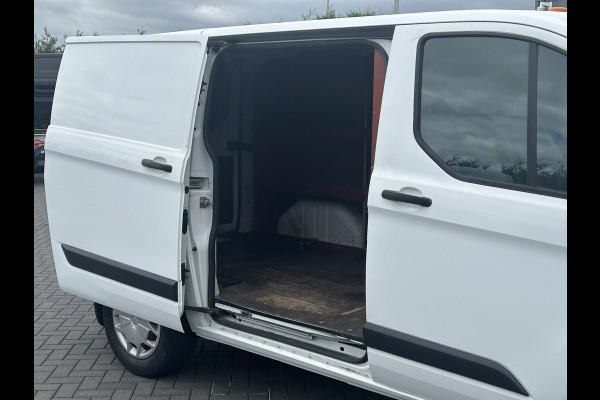 Ford Transit Custom 2.0 TDCI 130 PK / L1H1 / TREND / 2.5 TONS TREKHAAK / AIRCO / CRUISE / NAVI / INRICHTING / 3-ZITS