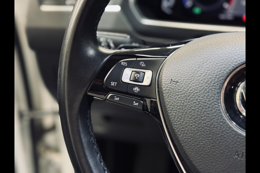 Volkswagen Tiguan 1.5 TSI ACT Highline R-Line | Panorama | Leder | Trekhaak