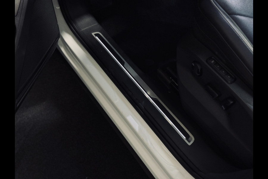 Volkswagen Tiguan 1.5 TSI ACT Highline R-Line | Panorama | Leder | Trekhaak