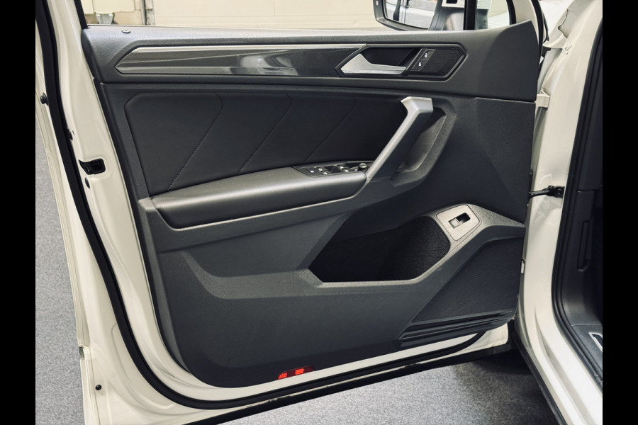 Volkswagen Tiguan 1.5 TSI ACT Highline R-Line | Panorama | Leder | Trekhaak