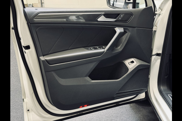 Volkswagen Tiguan 1.5 TSI ACT Highline R-Line | Panorama | Leder | Trekhaak
