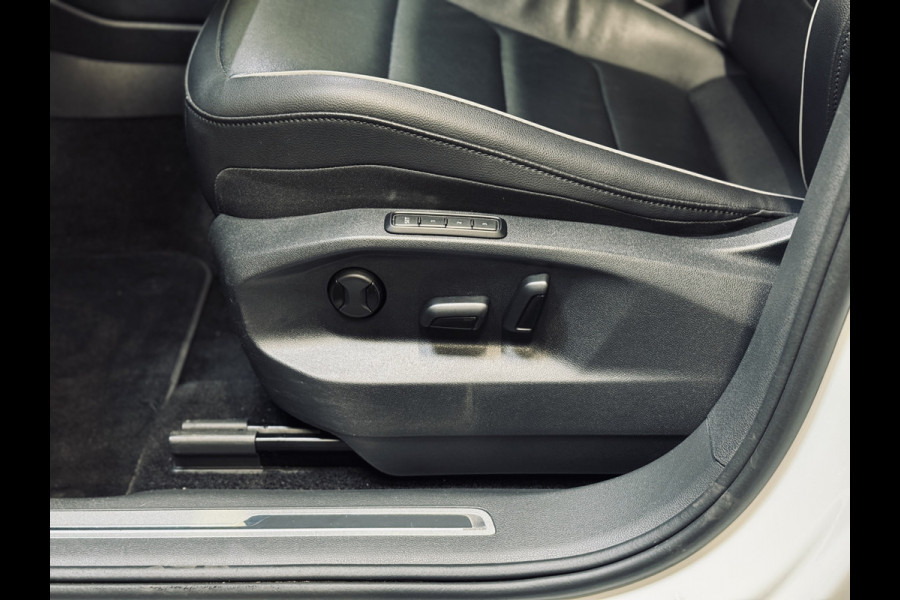 Volkswagen Tiguan 1.5 TSI ACT Highline R-Line | Panorama | Leder | Trekhaak