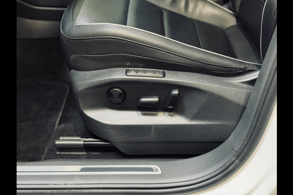 Volkswagen Tiguan 1.5 TSI ACT Highline R-Line | Panorama | Leder | Trekhaak