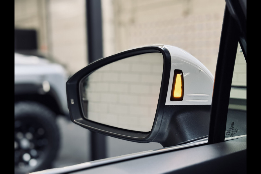 Volkswagen Tiguan 1.5 TSI ACT Highline R-Line | Panorama | Leder | Trekhaak