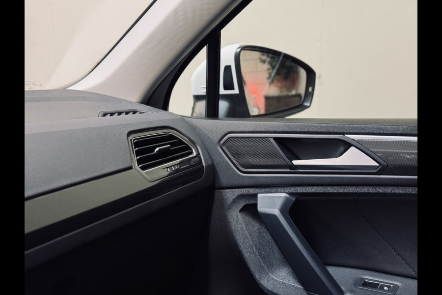 Volkswagen Tiguan 1.5 TSI ACT Highline R-Line | Panorama | Leder | Trekhaak
