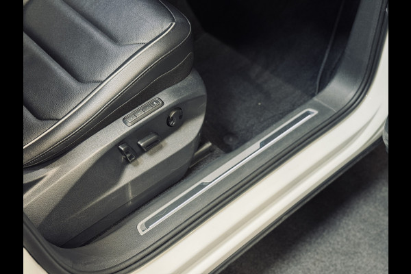 Volkswagen Tiguan 1.5 TSI ACT Highline R-Line | Panorama | Leder | Trekhaak