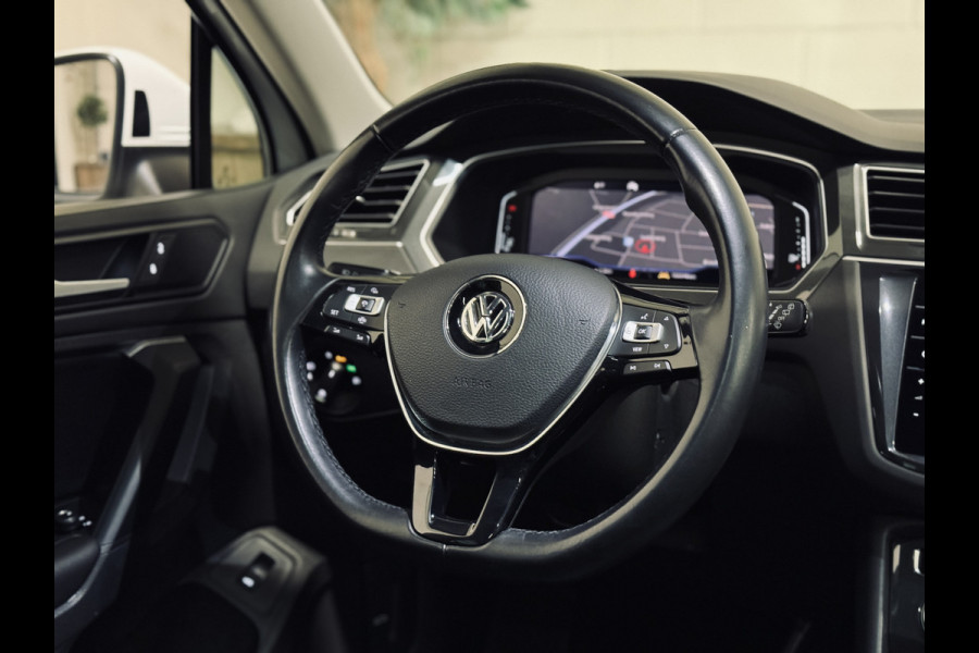 Volkswagen Tiguan 1.5 TSI ACT Highline R-Line | Panorama | Leder | Trekhaak