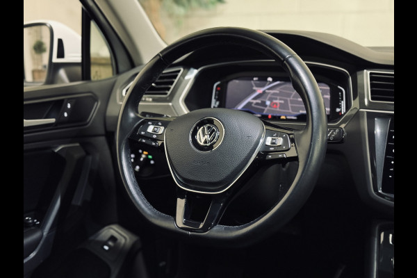Volkswagen Tiguan 1.5 TSI ACT Highline R-Line | Panorama | Leder | Trekhaak