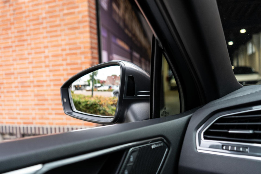 Volkswagen Tiguan 2.0 TSI 4Motion R-Line Pano / Trekhaak / HUD