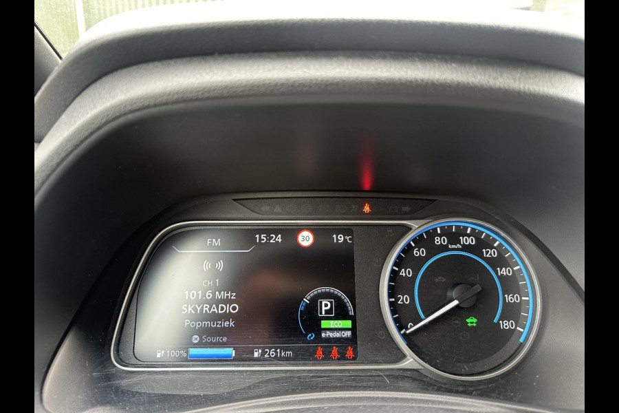 Nissan Leaf Tekna 40 kWh 1e Eigenaar | Origineel NL Auto | 360° Camera | Afneembare Trekhaak | Stoel- & Stuurverwarming | SOH 91% | Rijklaar met 12 mnd BOVAG Garantie!