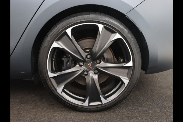 CUPRA Leon 1.4 eHybrid | 245pk | Stoel & stuurverwarming | Carplay | Memory | Sfeerverlichting | Parkeerhulp | Navigatie | Keyless | Full LED | Sportstoelen | Magnetic Tech Matt | PHEV | Plug In