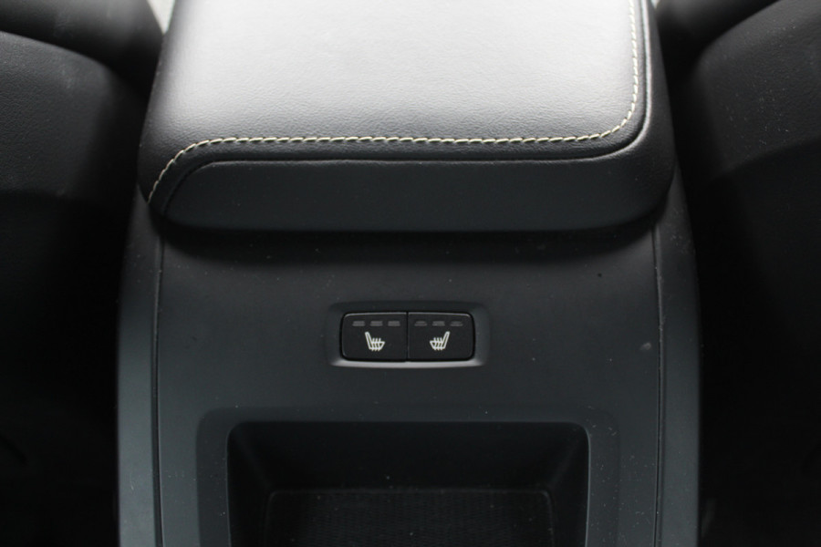 Volvo V60 2.0 B3 R-Design / Trekhaak / Camera / Leder / 19'' / Navigatie / Dodehoek / DAB / Stuur+Stoelverwarming / ACC