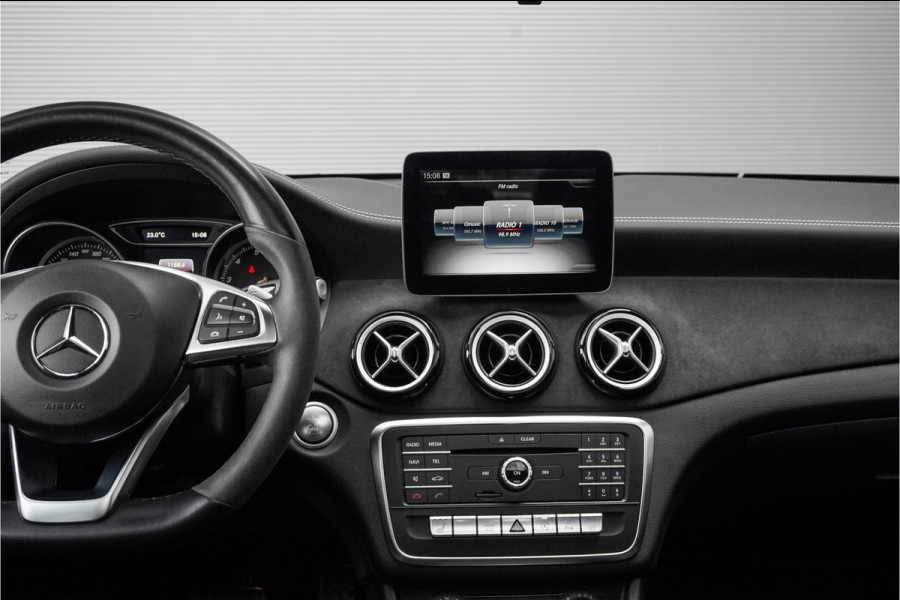 Mercedes-Benz CLA-Klasse 180 Edition AMG Night Pano Camera 18"