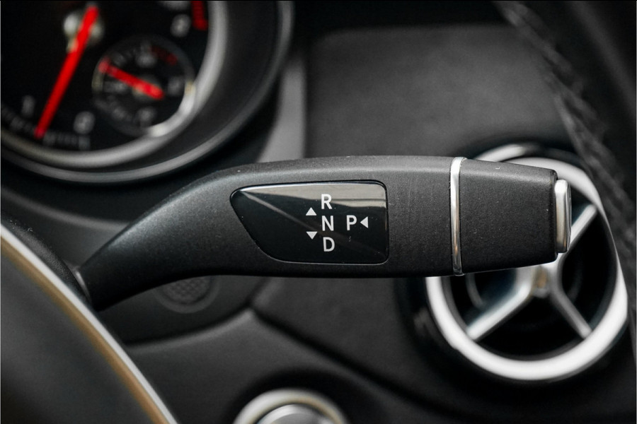 Mercedes-Benz CLA-Klasse 180 Edition AMG Night Pano Camera 18"