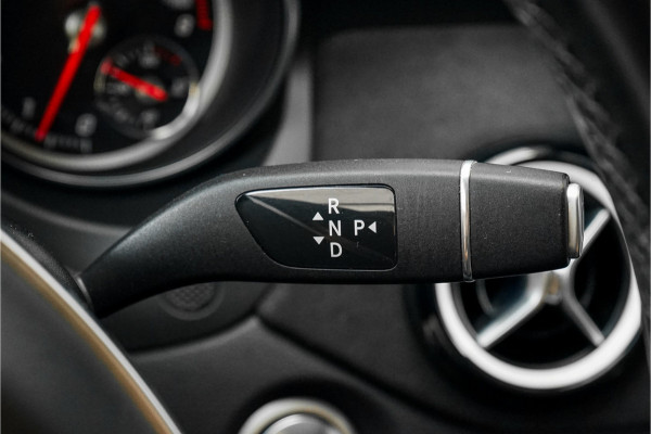 Mercedes-Benz CLA-Klasse 180 Edition AMG Night Pano Camera 18"