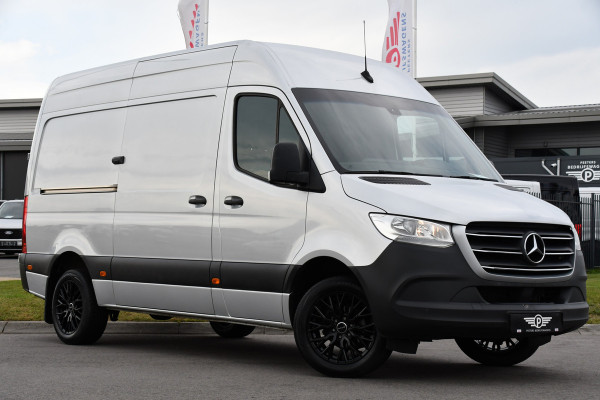 Mercedes-Benz Sprinter 319 V6 3.0 CDI L2H2 Camera, Cruise, 10,5'' Mbux, Automaat, Carplay, Multimedia, Trekhaak, Uniek!