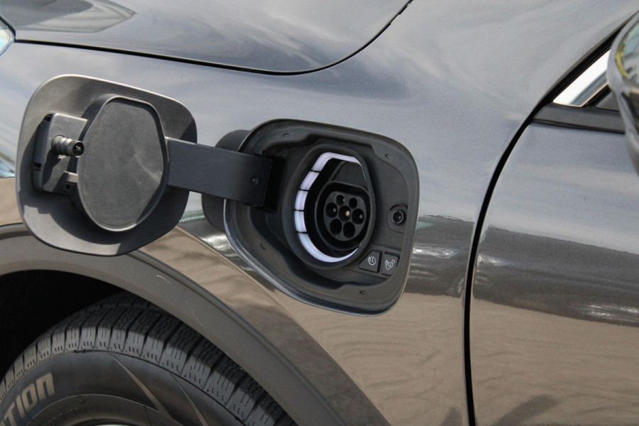Ford Kuga 2.5 PHEV Titanium 225pk | Adaptive cruise control | Panoramadak | Dodehoeksensoren | Camera|  Privacy Glass