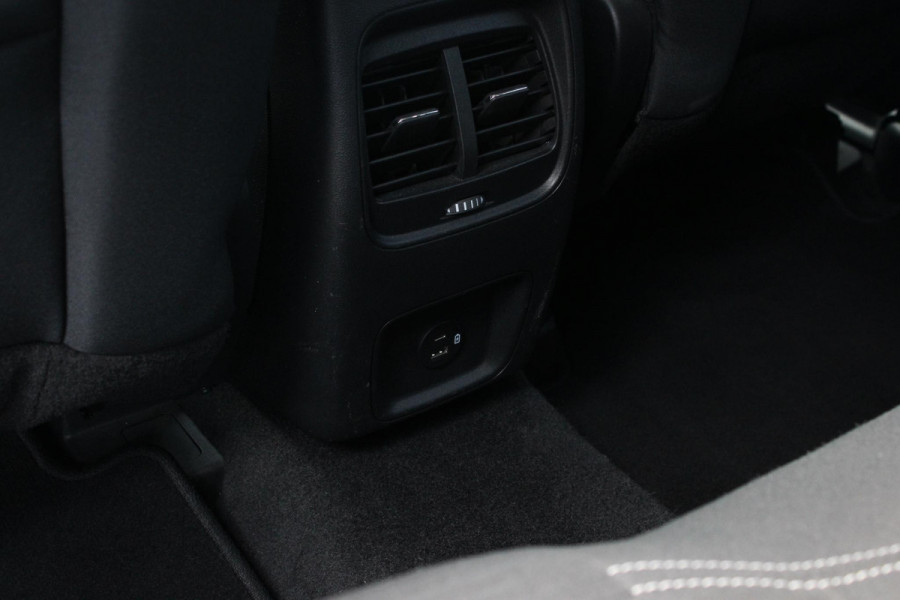 Ford Kuga 2.5 PHEV Titanium 225pk | Adaptive cruise control | Panoramadak | Dodehoeksensoren | Camera|  Privacy Glass