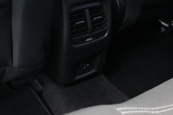Ford Kuga 2.5 PHEV Titanium 225pk | Adaptive cruise control | Panoramadak | Dodehoeksensoren | Camera|  Privacy Glass