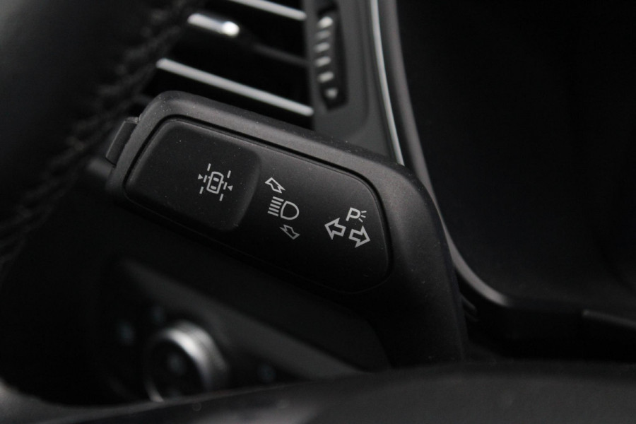 Ford Kuga 2.5 PHEV Titanium 225pk | Adaptive cruise control | Panoramadak | Dodehoeksensoren | Camera|  Privacy Glass