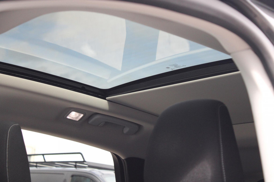 Ford Kuga 2.5 PHEV Titanium 225pk | Adaptive cruise control | Panoramadak | Dodehoeksensoren | Camera|  Privacy Glass