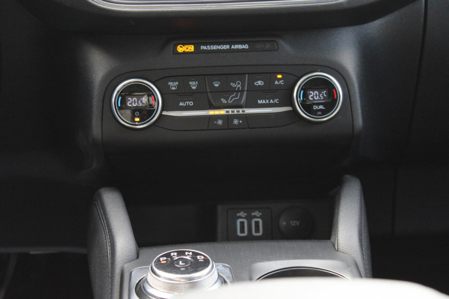 Ford Kuga 2.5 PHEV Titanium 225pk | Adaptive cruise control | Panoramadak | Dodehoeksensoren | Camera|  Privacy Glass