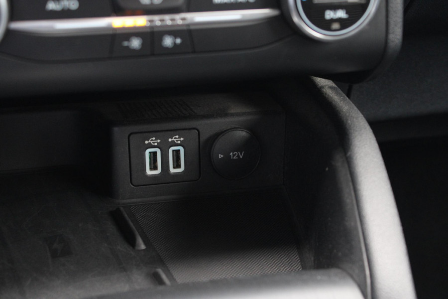 Ford Kuga 2.5 PHEV Titanium 225pk | Adaptive cruise control | Panoramadak | Dodehoeksensoren | Camera|  Privacy Glass
