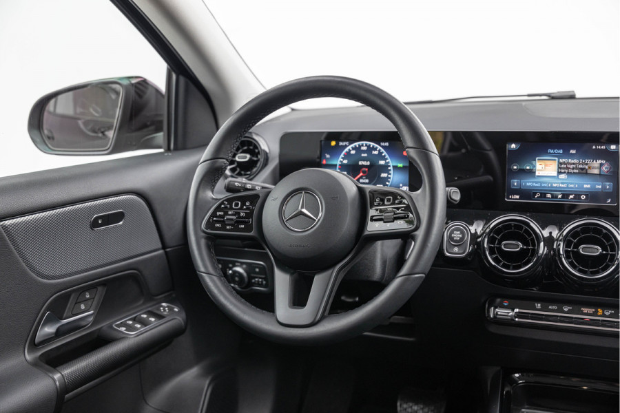 Mercedes-Benz GLA 180 7G DCT Navi Camera BTW auto