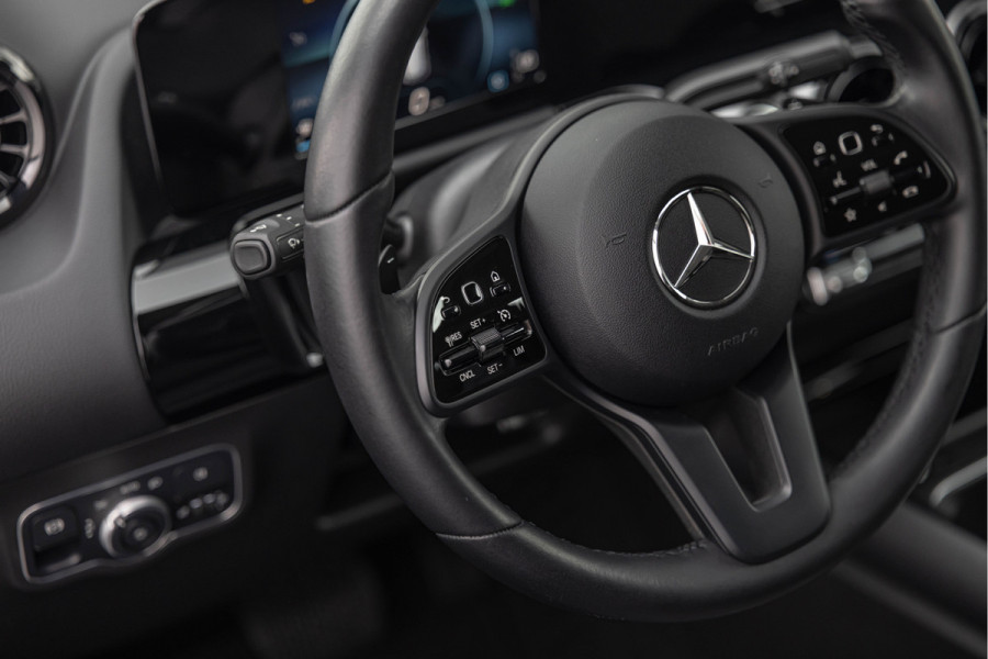 Mercedes-Benz GLA 180 7G DCT Navi Camera BTW auto