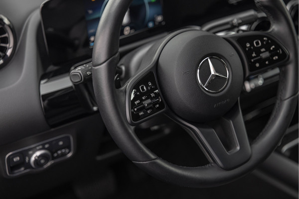 Mercedes-Benz GLA 180 7G DCT Navi Camera BTW auto