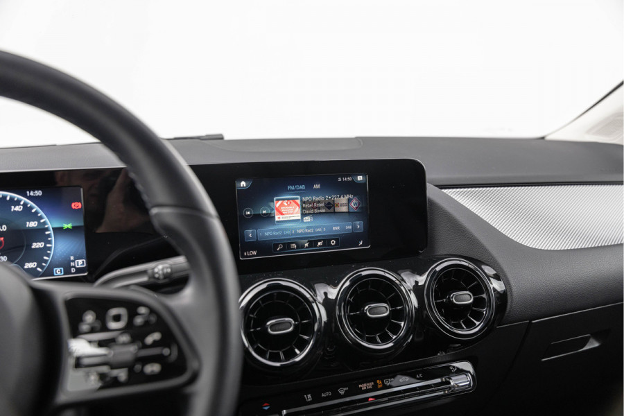 Mercedes-Benz GLA 180 7G DCT Navi Camera BTW auto