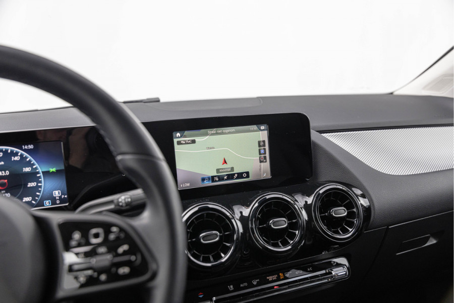 Mercedes-Benz GLA 180 7G DCT Navi Camera BTW auto