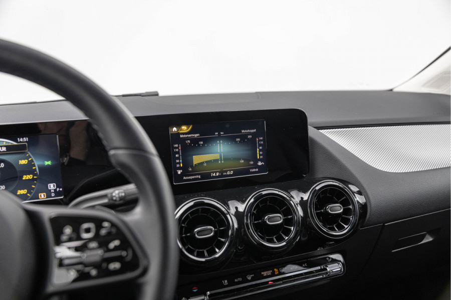 Mercedes-Benz GLA 180 7G DCT Navi Camera BTW auto