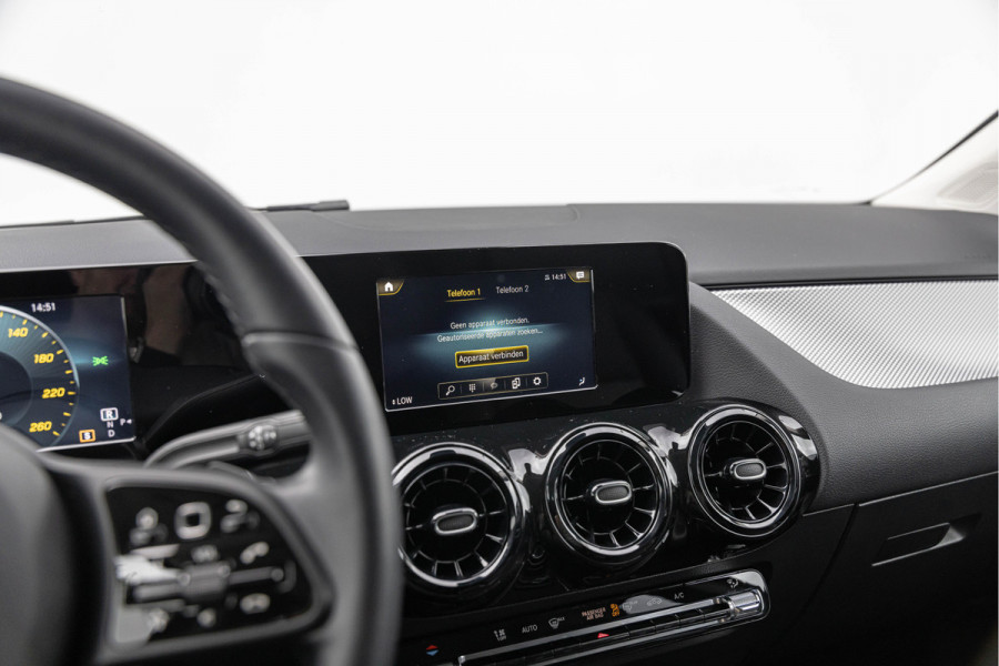 Mercedes-Benz GLA 180 7G DCT Navi Camera BTW auto
