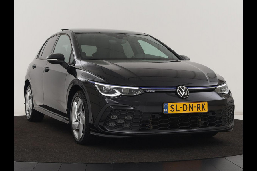 Volkswagen Golf 1.4 eHybrid GTE | Panoramadak | Camera | Carplay | Navigatie | Adaptive cruise | Sportstoelen | Sfeerverlichting | PHEV | Plug In