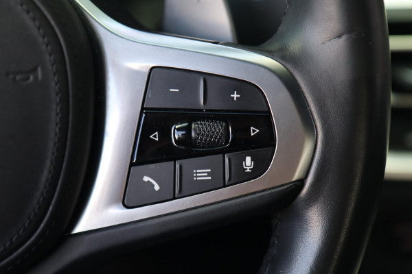 BMW 3-serie M340d xDrive / LIVE COCKPIT / CARPLAY / TREKHAAK / DEALERONDERHOUDEN!