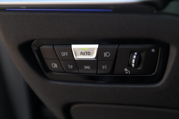 BMW 3-serie M340d xDrive / LIVE COCKPIT / CARPLAY / TREKHAAK / DEALERONDERHOUDEN!