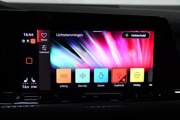 Volkswagen Golf 2.0 TSI GTI, Panoramadak, Applecarplay, Sfeerverlichting