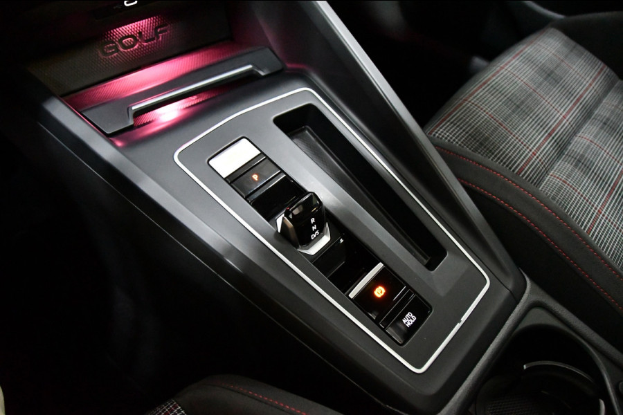 Volkswagen Golf 2.0 TSI GTI, Panoramadak, Applecarplay, Sfeerverlichting